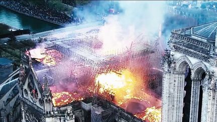 Trois ans après l'incendie de&nbsp;Notre-Dame de Paris, les causes du feu demeurent inconnues. Entre mégot, problème électrique ou mauvais branchement, toutes les pistes sont envisagées.&nbsp; (France 2)