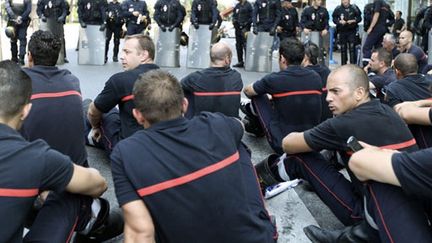 Manifestation de pompiers pour la prise en compte de la pénibilité dans les retraites (Nice, juillet 2010) (AFP / Valéry Hache)