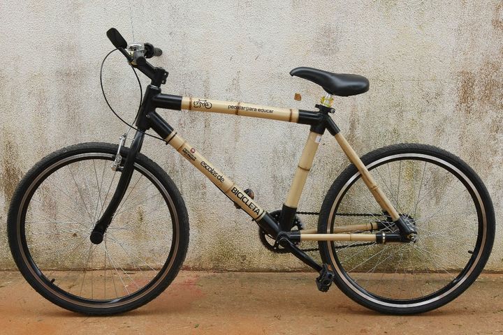 Le vélo en bambou, un incontournable de l'économie décarbonnée. (MARCIO FERNANDES / AG?NCIA ESTADO VIA AFP)