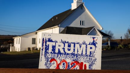 Donald Trump a été propulsé jusqu'à la victoire grâce au soutien du monde rural, comme à Pen Argyl, en Pennsylvanie, le 5 novembre 2924. (SAMUEL CORUM / AFP)