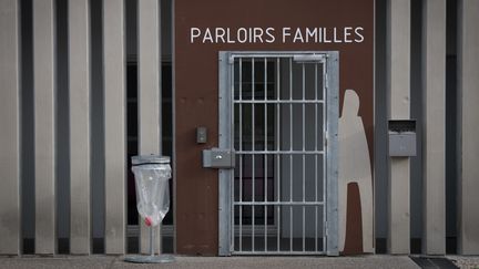 L'entrée des parloirs réservés aux famille à la&nbsp;prison d'Aix-Luynes 2, en octobre 2018. (GERARD JULIEN / AFP)