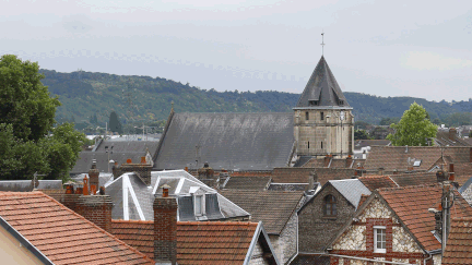 &nbsp; (Le quartier autour de l'église de Saint-Etienne-du-Rouvray a été bouclé par la police © SIPA/Francois Mori)