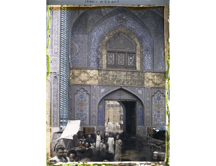 Frédéric Gadmer, 1927, Mosquée d’Ali, Irak. Autochrome, 9x12 cm, A53961 (© Département des Hauts-de-Seine / Musée départemental Albert-Kahn)