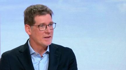 Pascal Canfin, député européen Renaissance, était l'invité des "4 Vérités" sur France 2, vendredi 23 février. (FRANCE 2)