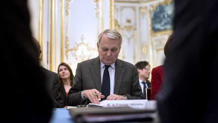 Le Premier ministre Jean-Marc Ayrault lors d'une rencontre avec le Medef &agrave; l'h&ocirc;tel Matignon, le 25 novembre 2013. (FRED DUFOUR / AFP)