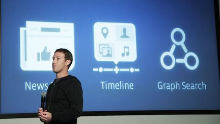 Le patron de Facebook, l'Am&eacute;ricain Mark Zuckerberg, pr&eacute;sente l'outil Graph Search, lors d'une conf&eacute;rence de presse &agrave; Menlo Park, Californie (Etats-Unis), mardi 15 janvier 2013. (STEPHEN LAM / GETTY IMAGES NORTH AMERICA / AFP)