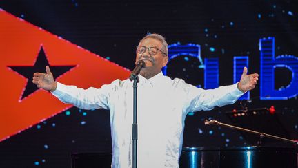 Le chanteur et compositeur mexicain en concert à la Havane en 2018 (JORGE BELTRAN / AFP)