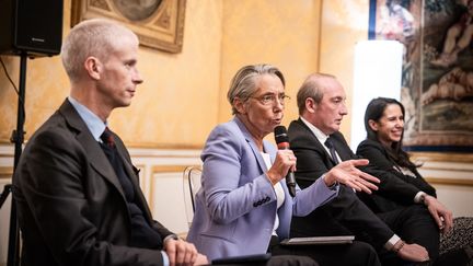 Elisabeth Borne lors d'une réunion de la majorité à l'Hôtel Matignon (XOSE BOUZAS / HANS LUCAS)