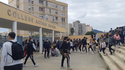 L'entrée du collège Arthur Giovoni à Ajaccio (2A), en novembre 2020. (OLIVIER CASTEL / FRANCE-BLEU FREQUENZA MORA)