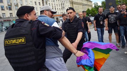 Plusieurs militants homosexuels interpellés pendant une manifestation à Moscou