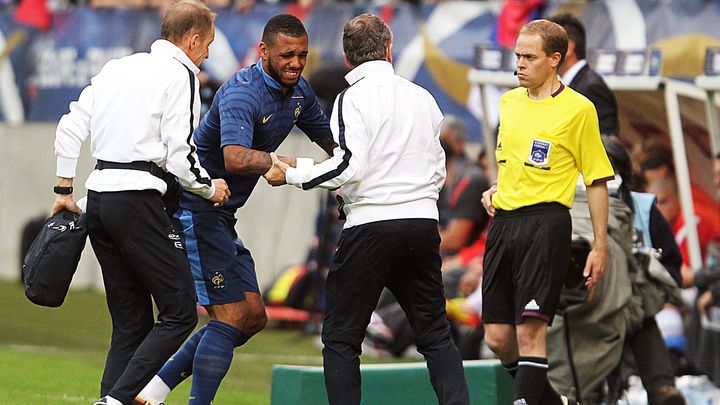 Yann M'Vila est sorti tr&egrave;s rapidement de ce France-Serbie en bo&icirc;tant, le 31 mai 2012 &agrave; Reims. (FRANCOIS NASCIMBENI / AFP)