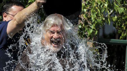 Comme de nombreux Am&eacute;ricains, Bill Steele, 63 ans, a particip&eacute; au Ice Bucket Challenge,&nbsp;&agrave; Saginaw (Michigan), le 15&nbsp;ao&ucirc;t 2014. (NEIL BARRIS/AP/SIPA / AP)