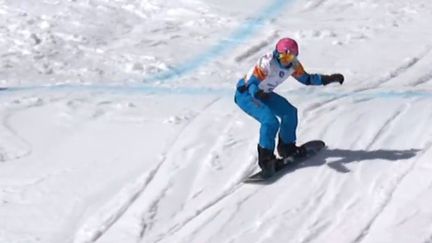 C&eacute;cile Hernandez-Cervellon lors de la finale de l'&eacute;preuve de snowboard cross, vendredi 14 mars 2014, lors des Jeux paralympiques de Sotchi (Russie). (FRANCETV / FRANCETV INFO)