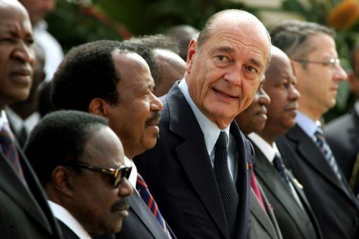 Jacques Chirac avec les chefs d'Etats du pré carré français lors du 10e sommet de la Francophonie à Ouagadougou (Burkina Faso), le 26 novembre 2004. (REUTERS)