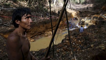 par la Fondation Oswaldo Cruz, un groupe de recherche biomédicale publique, a constaté que, dans certains villages Yanomami, 90% des autochtones souffrent d'un empoisonnement au mercure.  (REUTERS/Bruno Kelly)