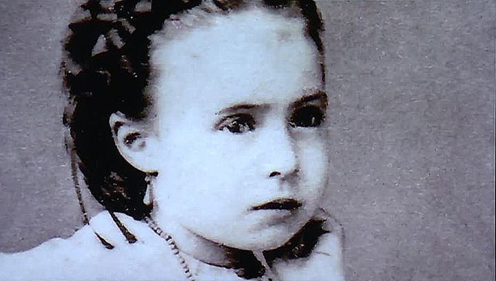 Alexandra David-Néel enfant. 
 (Capture d&#039;écran France 3 Provence-Alpes )