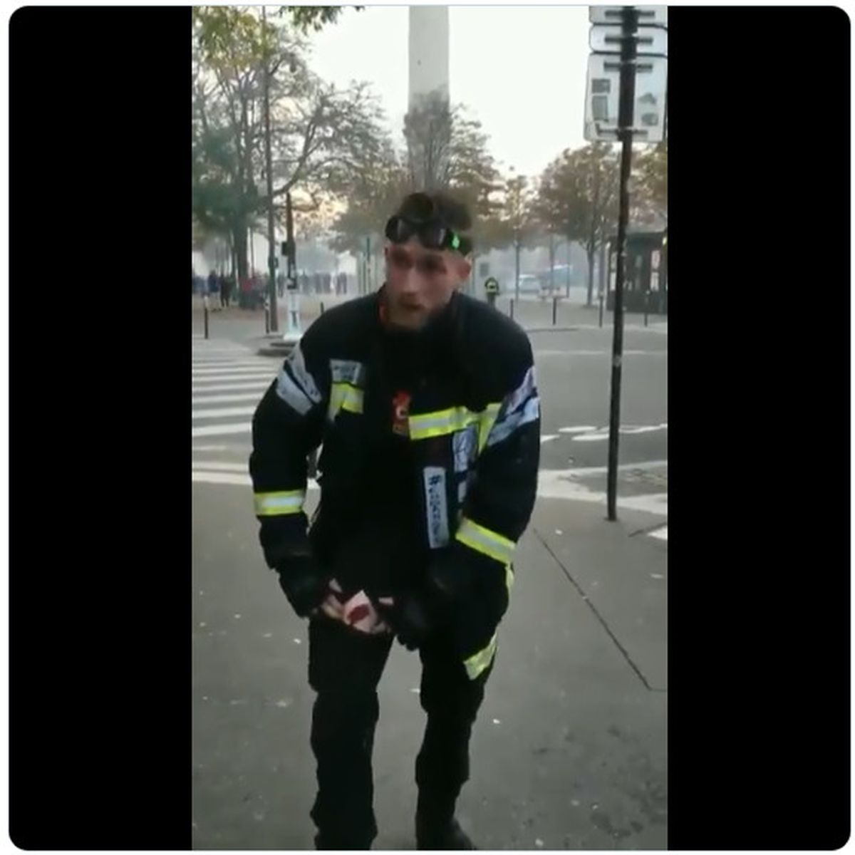 Couteau Taché de Faux Sang - Aux Feux de la Fête - Paris