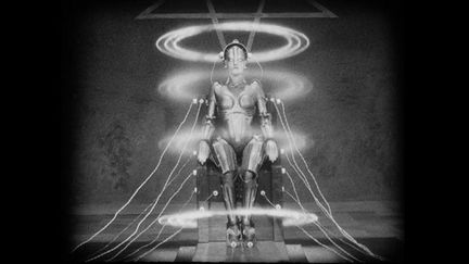 Brigitte Helm : la transformation en cours du robot en fausse Maria
 (MK2 Diffusion)