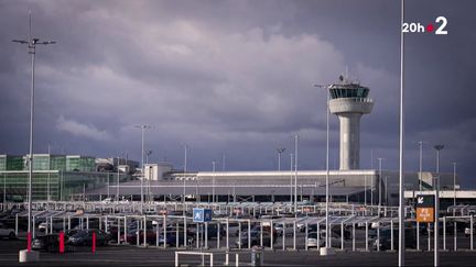 La tour de contrôle de l'aéroport de Bordeaux-Mérignac (L'OEIL DU 20 HEURES / FRANCE 2)