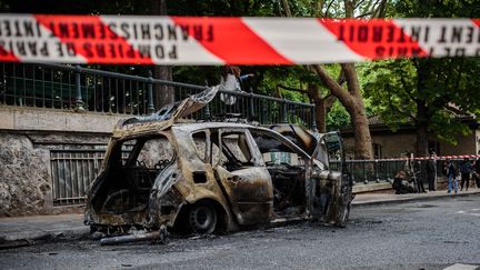 &nbsp; (La voiture de police avait été attaquée Quai de Valmy, près de la place de la République à Paris, le 18 mai © MaxPPP)