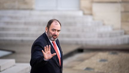 Le ministre de la Santé, François Braun, sort de l'Elysée à l'issue d'un Conseil des ministres, le 2 novembre 2022. (XOSE BOUZAS / HANS LUCAS / AFP)