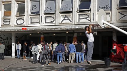 Migrants : plus de 1 300 personnes évacuées d'un lycée à Paris