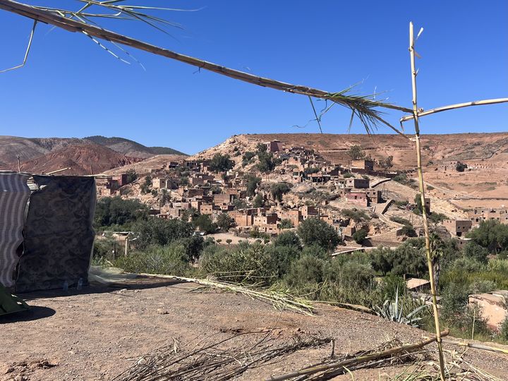 Le village d'Azro, au Maroc, le 10 septembre 2023. (ROBIN PRUDENT / FRANCEINFO)