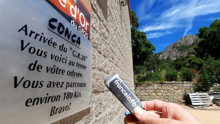 À l'arrivée du GR 20 au village de Conca (Corse-du-Sud). (BENJAMIN ILLY / FRANCE-INFO)