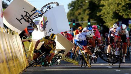 La chute à l'arrivée de la 1re étape du Tour de Pologne (ANDRZEJ GRYGIEL / PAP)