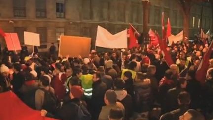 Manifestation devant l'Assembl&eacute;e nationale, &agrave; Paris, le 22 d&eacute;cembre 2011. (REUTERS)