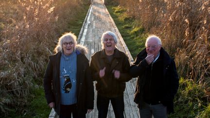 Les "trois Jean" de Tri Yann (Jean-Paul Corbineau, Jean-Louis Jossic et&nbsp;Jean Chocun)&nbsp;en décembre 2019, près de Nantes.&nbsp; (LOIC VENANCE / AFP)