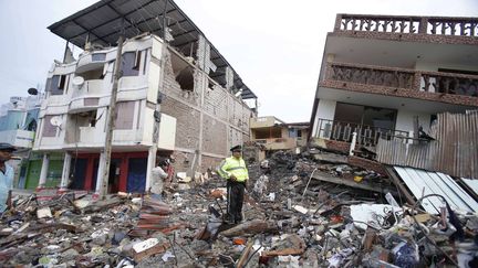 L'Equateur a été frappé par le tremblement de terre&nbsp;le plus violent ressenti dans ce pays depuis 1979. La ville de Pedernales, ici en photo, a été particulièrement touchée.&nbsp; (DOLORES OCHOA / AP / SIPA)