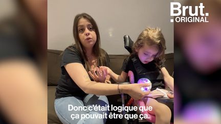 A l’âge de 18 mois, Giulia a contracté la bactérie Escherichia coli en mangeant du fromage au lait cru. Depuis, la petite fille de 4 ans est handicapée à plus de 80%. Sa mère témoigne pour alerter sur sa situation et informer sur la maladie.