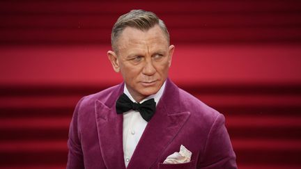 Daniel Craig, incarnation du dernier James Bond, arrive à la première de "Mourir peut attendre", le 28 septembre 2021 à Londres (Grande-Bretagne). (MATT DUNHAM /AP /SIPA)