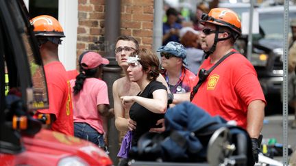 Une femme blessée, après qu'une voiture a foncé sur la foule à Charlottesville (Virginie), le 12 août 2017.&nbsp; (JOSHUA ROBERTS / REUTERS)