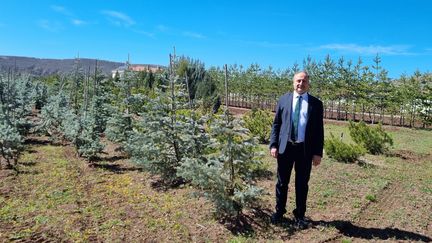 Ismail Cetin, regional director of GMO for the Eskisehir region, at the largest nursery in the country.  (MARIE-PIERRE VEROT / RADIOFRANCE)