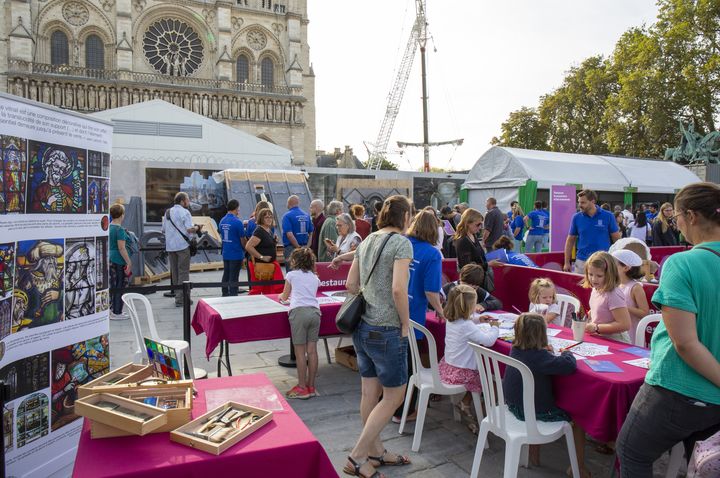 Les ateliers pour enfants sur le Village du chantier de Notre-Dame de Paris, le 16 septembre 2023. (REBATIR NOTRE-DAME DE PARIS / DAVID BORDES)