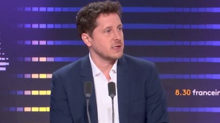 Julien Bayou, député EELV, était l'invité du "8h30 franceinfo" le 2 août 2023. (FRANCEINFO / RADIO FRANCE)