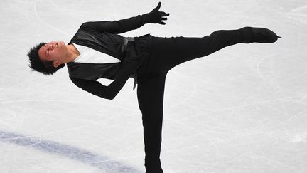 Adam Siao Him Fa lors de son programme court aux Mondiaux de Montpellier, le 24 mars 2022. (SYLVAIN THOMAS / AFP)