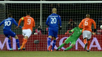 Gylfi Thor Sigurdsson buteur contre les Pays-Bas.  (HALLDOR KOLBEINS / AFP)