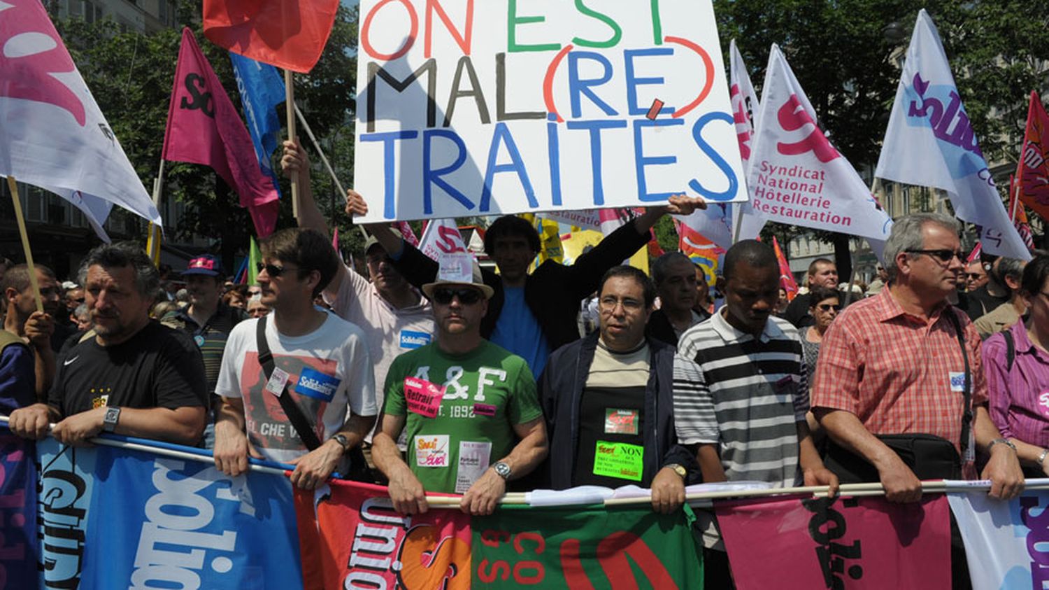 Entre 800.000 Et 2 Millions De Manifestants Contre La Réforme Des Retraites