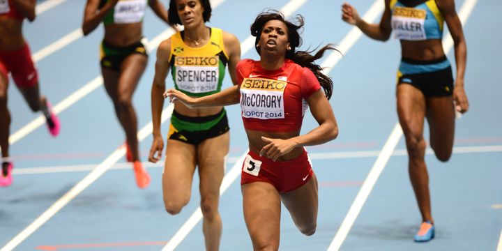 Francena McCorory à l'arrivée de son 400m victorieux