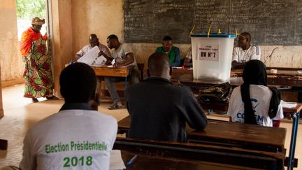 Un bureau de vote à Bamako (Mali), le 12 août 2018. (HAMDIA TRAORE / ANADOLU AGENCY / AFP)