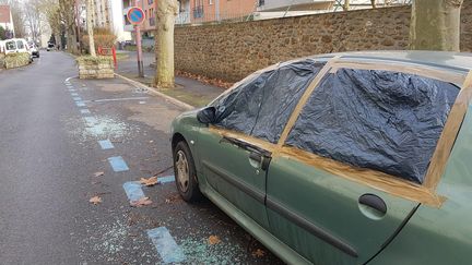 Dégradations commises par une bande, à Juvisy-sur-Orge, le 14 janvier 2017. (CECILE CHEVALLIER / MAXPPP)