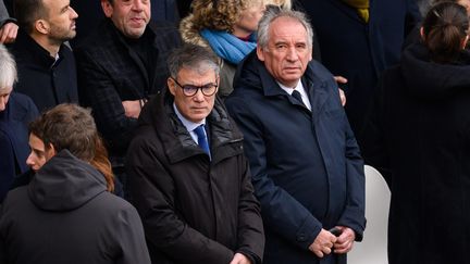 Olivier Faure et Francois Bayrou lors de la cérémonie d'hommage aux victimes françaises des attaques terroristes en Israël, le 7 février 2024. (JULIEN MATTIA / LE PICTORIUM / MAXPPP)