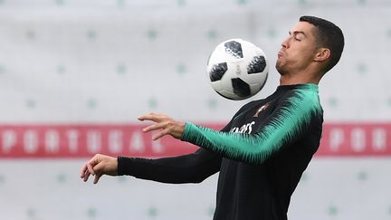 Le Portugais Cristiano Ronaldo, le 13 juin 2018 à Kratovo (Russie). (FRANCISCO LEONG / AFP)