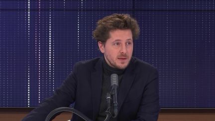 Julien Bayou, secrétaire national d'EELV, était l'invité de franceinfo. (FRANCEINFO / RADIOFRANCE)