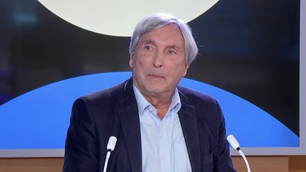 Santé : "la recherche, en temps d’épidémie, doit guider l’adulte", affirme le professeur Patrice Débré. (FRANCEINFO)