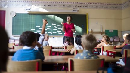 Dans une &eacute;cole &eacute;l&eacute;mentaire &agrave; Paris, le 4 septembre 2012. (FRED DUFOUR / AFP)