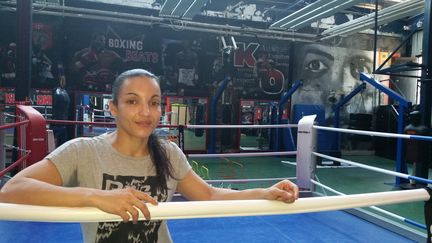  (Sarah Ourahmoune sur le ring de son club de boxe, le Boxing Beats © Radio France / Géraldine Hallot)